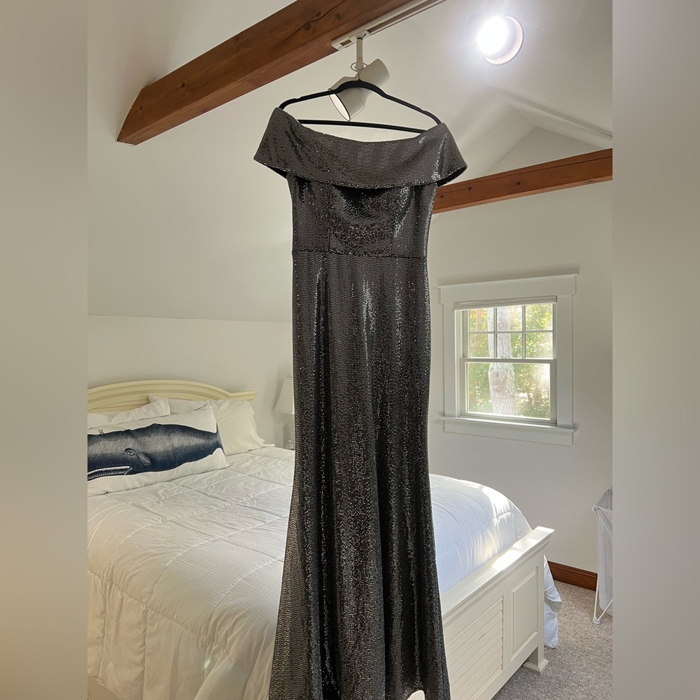 Absolutely beautiful gown for mother of the Bride/ Groom